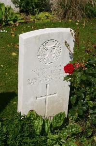 Dozinghem Military Cemetery - McLeod, M